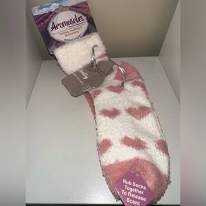 NWT 2-Pack Aromasoles Pink & Cream Socks Non-Skid Pink Hearts New - Sachet
